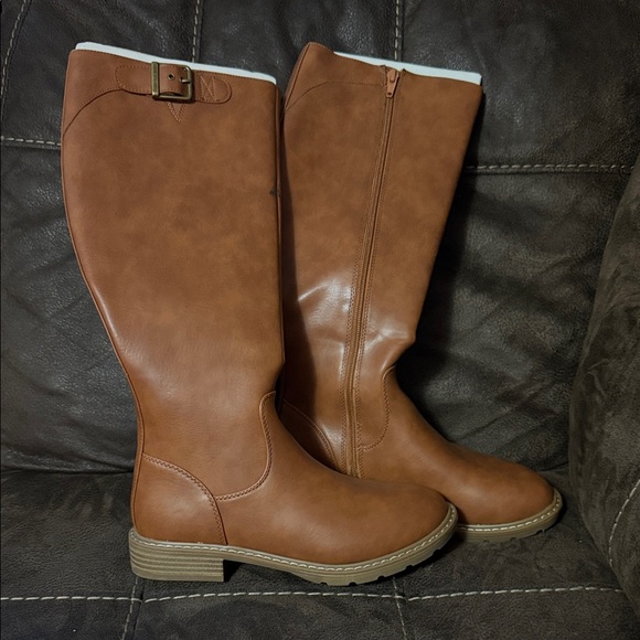 Brown Knee-High Women's Boots - Picture 1 of 2